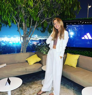 Laura Woods feet photo thumbnail