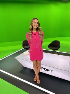 Laura Woods feet photo thumbnail