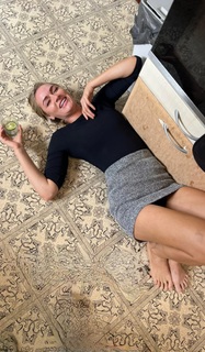 Laura Woods feet photo thumbnail