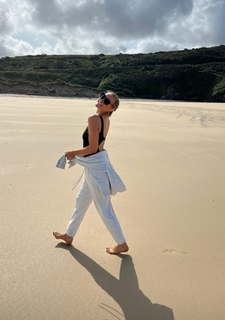 Laura Woods feet photo thumbnail