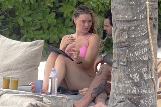 Laura Woods feet photo thumbnail