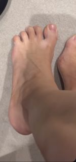 Laura Woods feet photo 15
