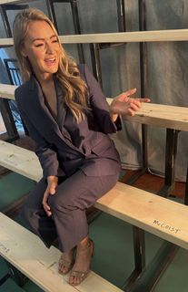 Laura Woods feet photo 9