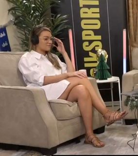 Laura Woods feet photo 3