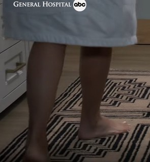 Laura Wright feet photo 10