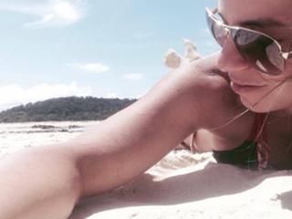 Laura Zerra feet photo 1