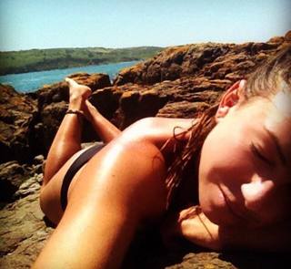 Laura Zerra feet photo 1