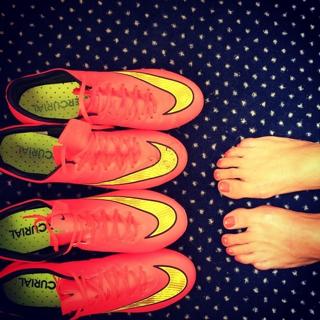 Laure Boulleau feet photo thumbnail