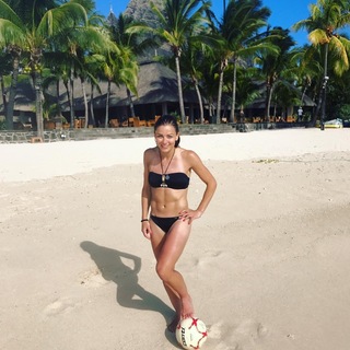 Laure Boulleau feet photo thumbnail