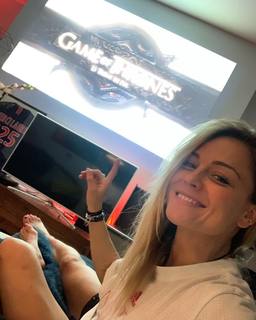 Laure Boulleau feet photo thumbnail