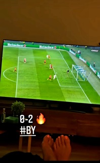 Laure Boulleau feet photo thumbnail