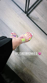 Laure Boulleau feet photo thumbnail