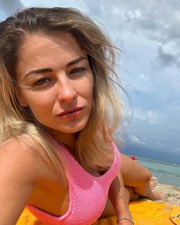 Laure Boulleau feet photo thumbnail