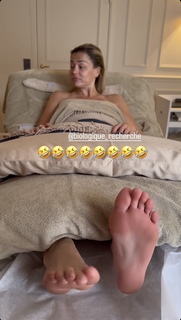 Laure Boulleau feet photo thumbnail