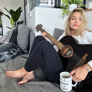 Laure Boulleau feet photo thumbnail