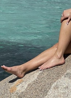 Laure Boulleau feet photo thumbnail