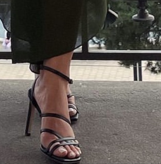 Laure Boulleau feet photo thumbnail