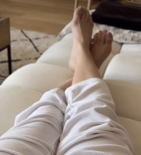 Laure Boulleau feet photo thumbnail