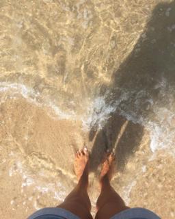 Laure Manaudou feet photo thumbnail