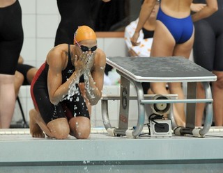 Laure Manaudou feet photo thumbnail