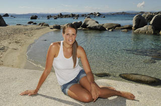 Laure Manaudou feet photo thumbnail