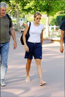 Laure Manaudou feet photo thumbnail