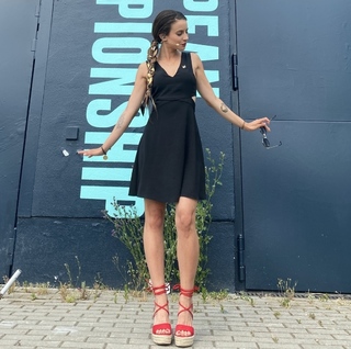 Laure Valée feet photo 9