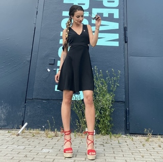 Laure Valée feet photo 8
