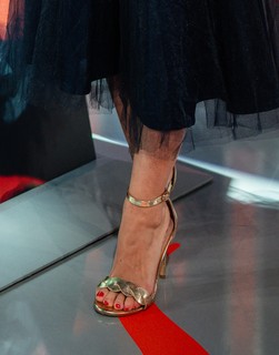 Laure Valée feet photo 8