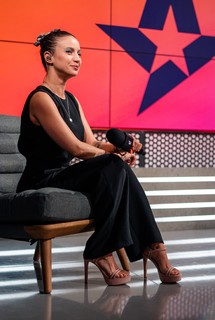 Laure Valée feet photo 7