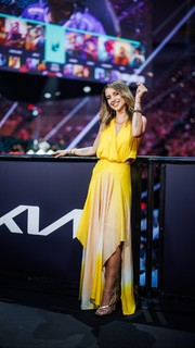 Laure Valée feet photo 12