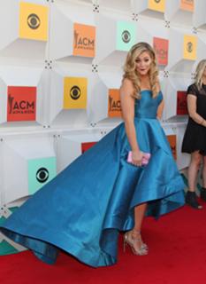 Lauren Alaina feet photo thumbnail