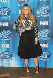 Lauren Alaina feet photo thumbnail