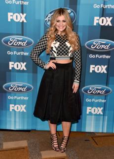 Lauren Alaina feet photo thumbnail