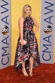 Lauren Alaina feet photo thumbnail