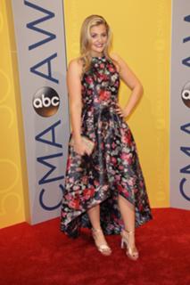 Lauren Alaina feet photo thumbnail