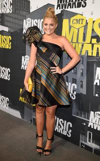 Lauren Alaina feet photo thumbnail