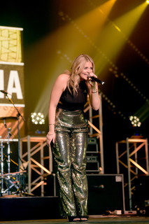 Lauren Alaina feet photo thumbnail