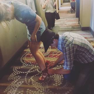 Lauren Alaina feet photo thumbnail