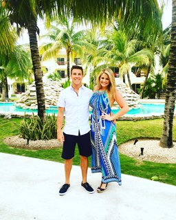 Lauren Alaina feet photo thumbnail