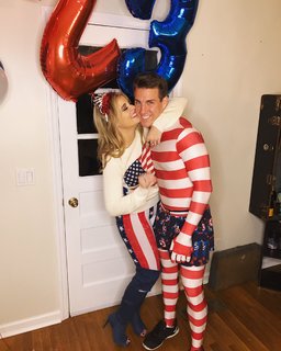 Lauren Alaina feet photo thumbnail