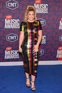 Lauren Alaina feet photo thumbnail