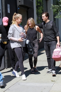 Lauren Alaina feet photo thumbnail