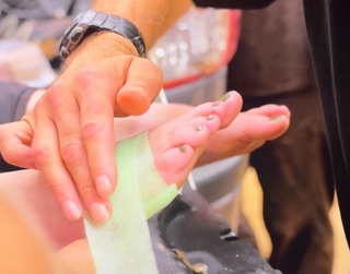 Lauren Alaina feet photo thumbnail