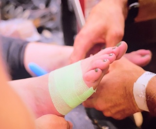 Lauren Alaina feet photo thumbnail