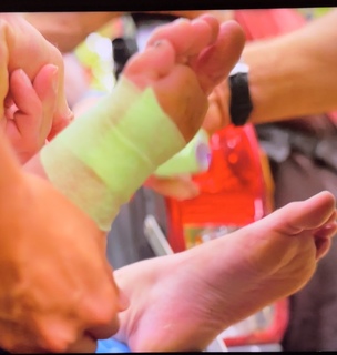 Lauren Alaina feet photo thumbnail