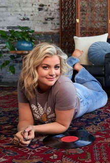 Lauren Alaina feet photo thumbnail