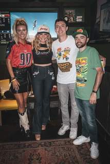 Lauren Alaina feet photo thumbnail