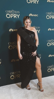 Lauren Alaina feet photo thumbnail