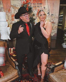 Lauren Alaina feet photo thumbnail